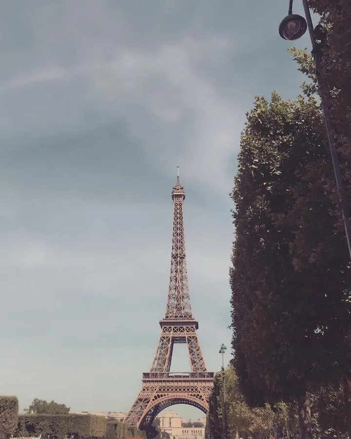 Cosy Near Eiffel Tour