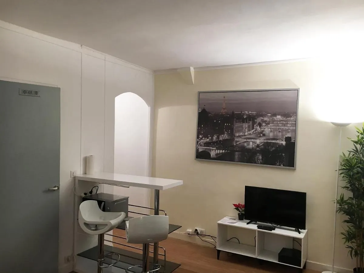 Cosy Near Eiffel Tour Paris
